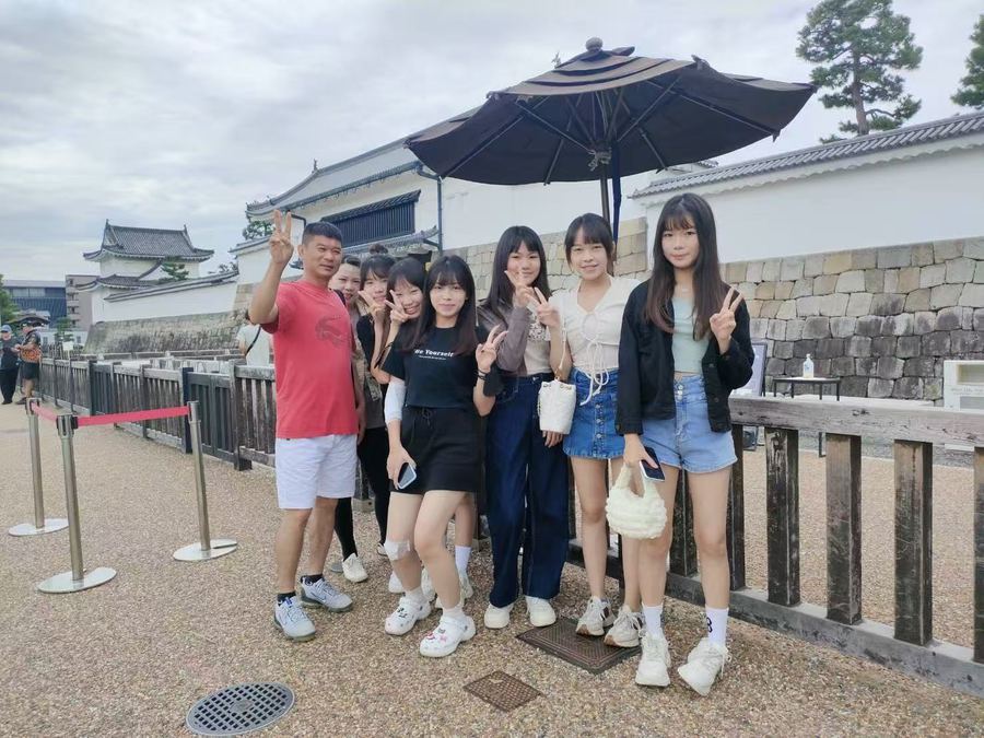 Group by the Nijo Castle moat