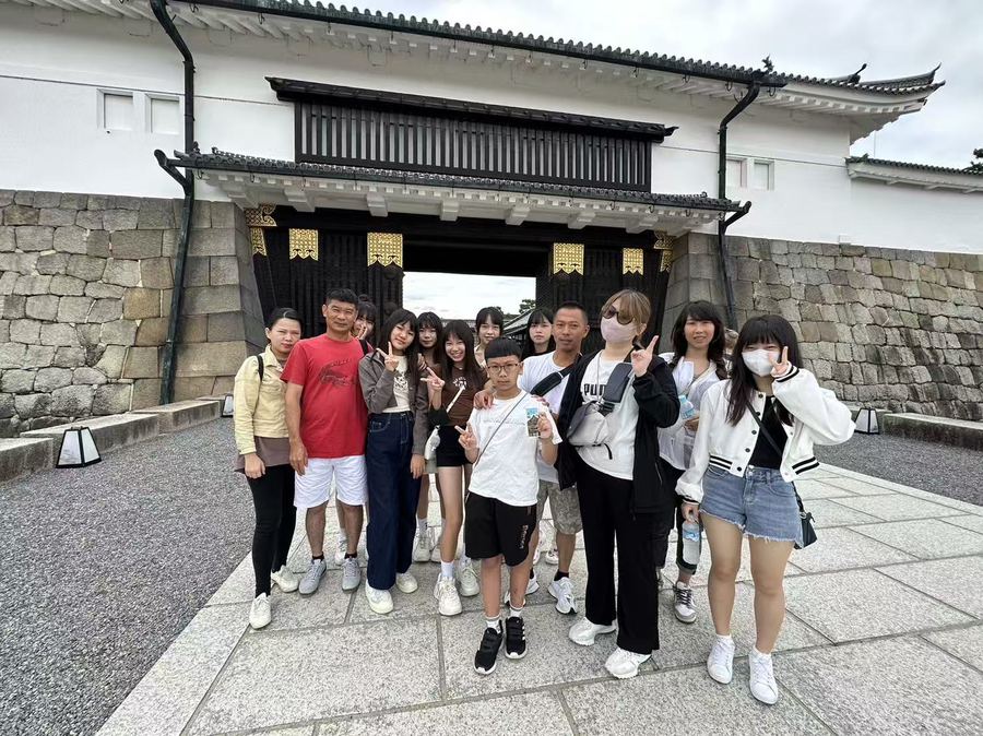 Group at Nijo Castle's gate