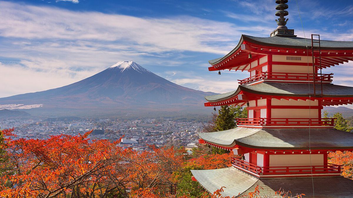 Chureito Pagoda overlooking Mount Fuji in autumn